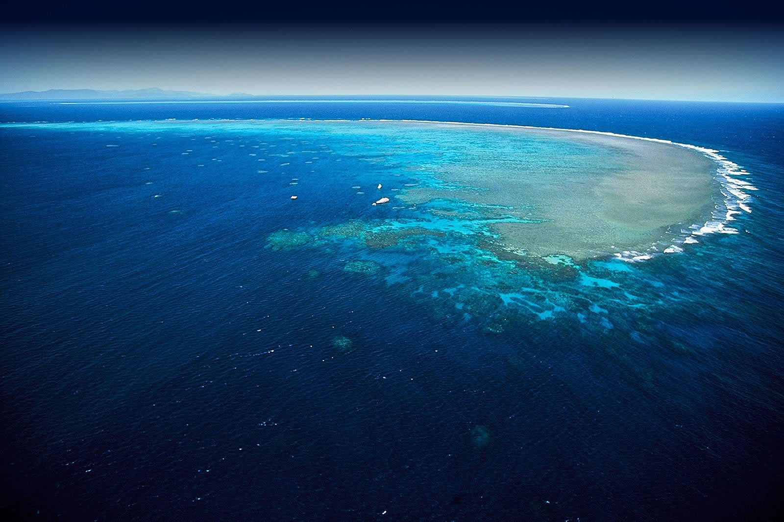 Большой Барьерный риф Австралия из космоса